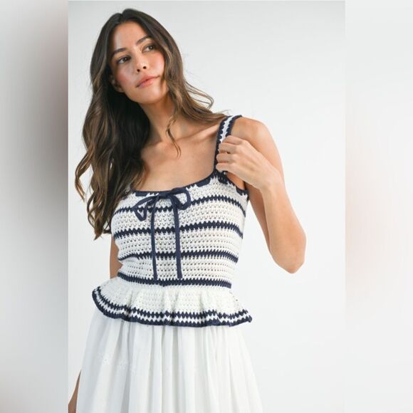 Elegant White Maxi Crochet Dress - Picture 9 of 11